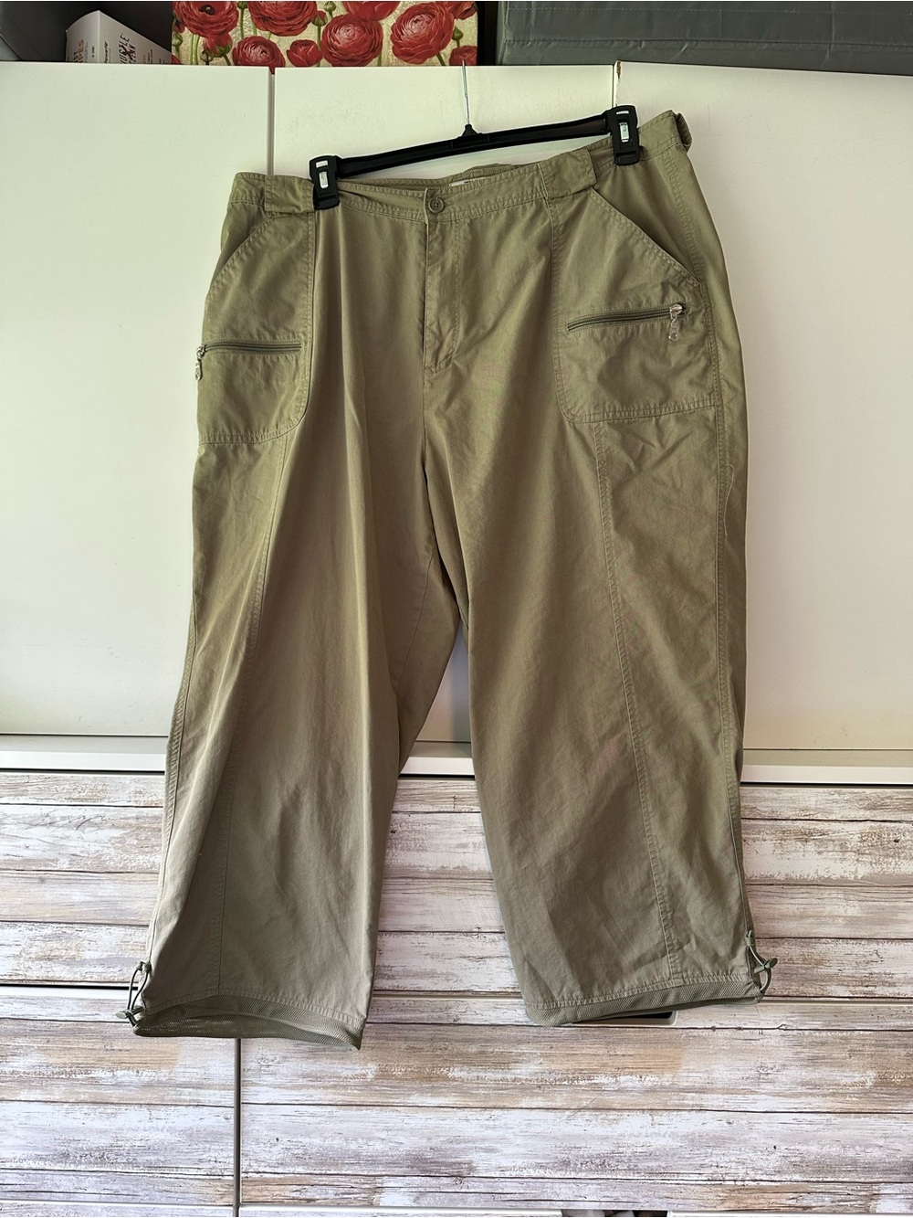 🩶 Sunset Cove 20W Khaki Cropped Cargo Pants Zip Pockets Adjustable Hem
